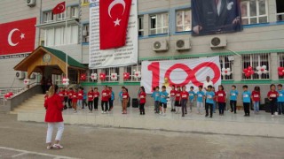 Öğrenciler Cumhuriyet coşkusunu işaret diliyle yaşadı