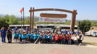 Öğrenciler Geçici Hayvan Bakımevini gezdi