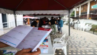 Öğrenciler Ucuz Kitap Fuarında kitaplarla buluştu