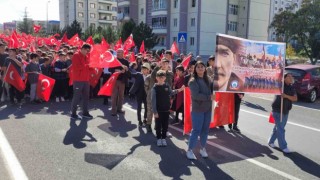 Öğrencilerden Cumhuriyet yürüyüşü