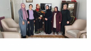Öğrencilerden şehit Muhammet Fatih Safitürkün ablası Zeynep Bakırkayaya ziyaret
