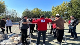 Öğrencilere çadır kurma eğitimi verildi