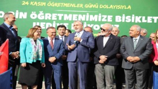 Bakanında katıldığı törenle öğretmenlere ücretsiz bisiklet