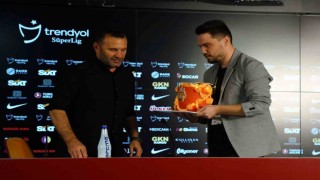 Okan Buruka sürpriz doğum günü
