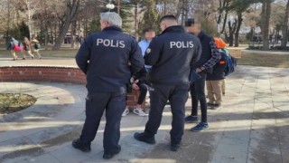 Okul önlerinde polis denetimi sürüyor