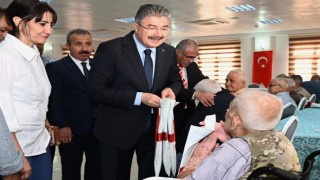 Osmaniye Valisi Yılmaz, Özden Huzurevi Sakinlerini Ziyaret Etti