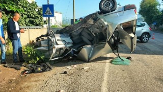 Osmaniye'de 2 otomobil kafa kafaya çarpıştı, 3 kişi yaralandı