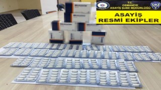 Osmaniyede durdurulan 2 şüphelinin üzerinden 350 uyuşturucu hap çıktı
