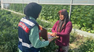 Osmaniye'de Kadın Çiftçilere Çikolata İkramı