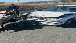 Otomobil ile at arabası çarpıştı: 2 kişi yaralandı