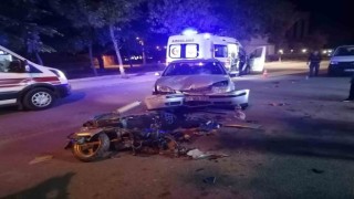 Otomobil ile motosiklet çarpıştı: 2 yaralı