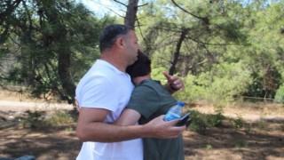 Otomobil takla attı, ağlayan genci babası sakinleştirdi