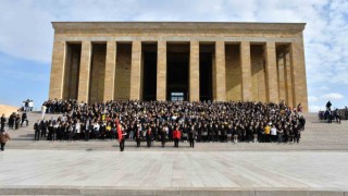 Özel Arı Okulları kuruluşunun 40. yılı nedeniyle Atanın huzurunda
