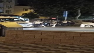 Pendikte trafikte sopalı yol verme kavgası kamerada