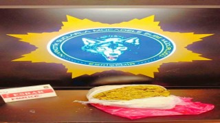 Polis ekipleri bir şüphelinin aracında uyuşturucu madde ele geçirdi