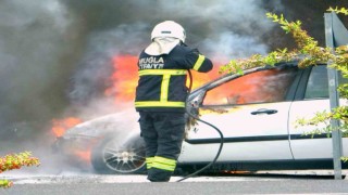 Polis kontrol noktasında araç yangını