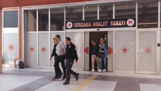 Polisi görüp attıkları poşetten uyuşturucu çıktı