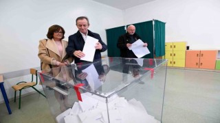 Polonyada sandık çıkış anketlerine göre seçimlerin galibi iktidardaki Hukuk ve Adalet Partisi