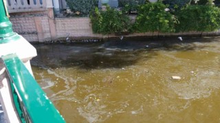 Porsuk Çayındaki pislikler vatandaşın tepkisine neden oldu