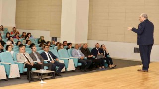 Prof. Dr. İsmail Hakkı Aydın, ERÜ öğrencileri ile buluştu