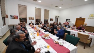 Pursaklarda muhtarlar onuruna yemek düzenlendi
