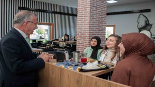 Rektör Levent, yeni eğitim öğretim yılında öğrencilerle kampüste buluştu