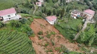 Rizenin Salarha beldesinde heyelan nedeniyle 2 ev tedbir amacıyla boşaltıldı