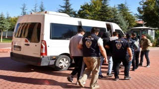 Sahte ilanla otomobil dolandırıcılığı yapan 4 şüpheli tutuklandı
