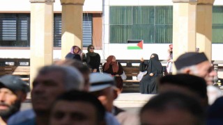 Saldırıda hayatını kaybeden Filistinliler için gıyabi cenaze namazı kılındı