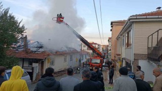 Samsunda yan yana iki ev yandı