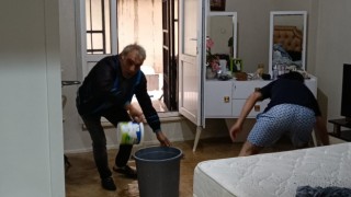 Sancaktepede sağanak yağış nedeniyle rögar taştı, 4 daireyi su bastı