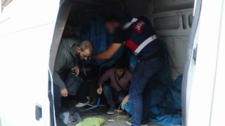 Şanlıurfada 39 düzensiz göçmen ile 8 organizatör yakalandı