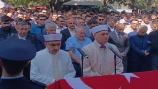 Şehit itfaiye erinin cenazesinde babanın zor anları