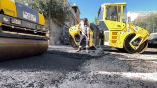 Seyhan belediyesi "asfalsız yol kalmasın" parolasıyla çalışıyor