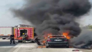 Seyir halindeyken yanmaya başlayan otomobil alevlere teslim oldu