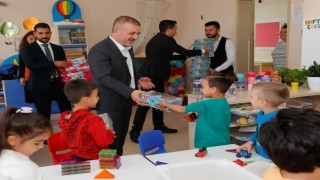 Sincan Belediyesinden ilk ve ortaokul öğrencilerine hediye