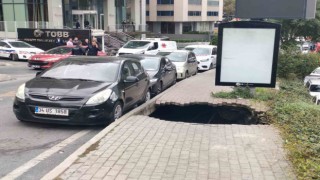 Şişlide kaldırım çöktü, çukura düşen kadın yaralandı