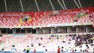 Sivassporlu taraftarlar Kasımpaşa maçına ilgi göstermedi