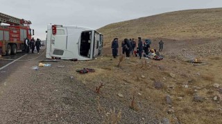 Sivasta yolcu otobüs devrildi: 4 ölü, 30 yaralı