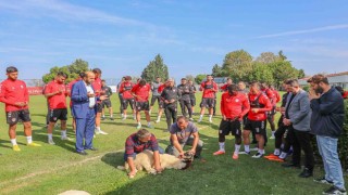 Son sırada bulunan Samsunspor, Rizespor maçı öncesi kurban kesti