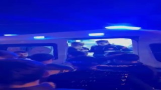 Sultanbeylide iki araç kafa kafaya çarpıştı: 1i ağır 4 yaralı