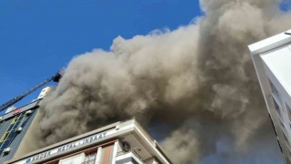 Sultangazideki iplik imalathanesi yangınında duman gökyüzünü kapladı