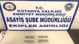 Şüpheli şahısların üzerinden uyuşturucu hap ele geçirildi