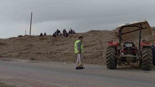 Sürüklenen traktörden düşen sürücü hayatını kaybetti