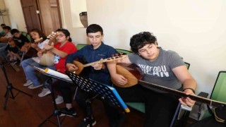 Talas Musiki Cemiyetinde Bağlama Kursu