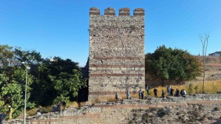 Tarihi Topkapı Surlarında erkek cesedi bulundu