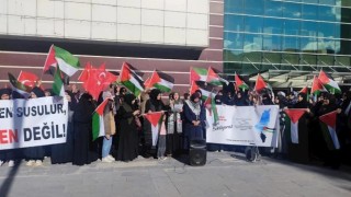 Tatvanlı kadınlardan Filistin için “sessiz oturma” eylemi
