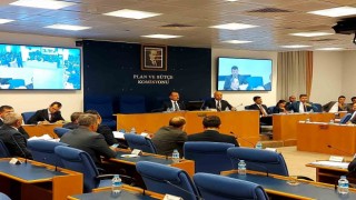 TBMM Plan ve Bütçe Komisyonunda Emeklilere Bir Defaya Mahsus 5 bin lira Ödeme Düzenlemesi önergesi görüşülerek, torba yasaya eklenmesine karar verildi.