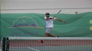 Tenis turnuvasında kupalar sahiplerini buldu