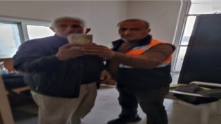 Terminalin tuvaletinde unutulan 26 bin euroyu sahibine teslim etti